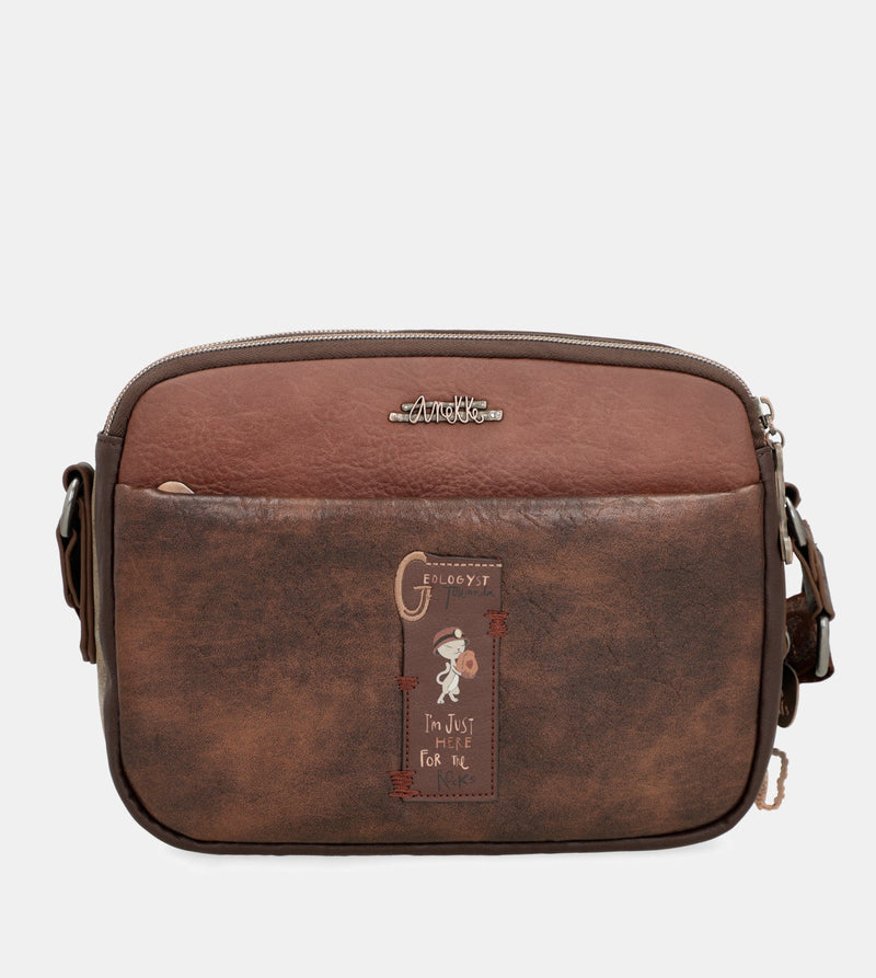 Outer crossbody bag with flap