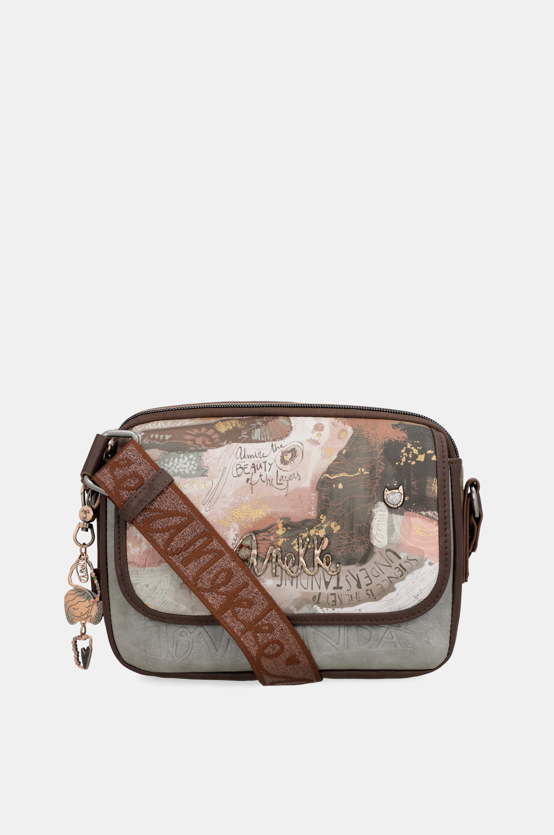 Outer crossbody bag with flap