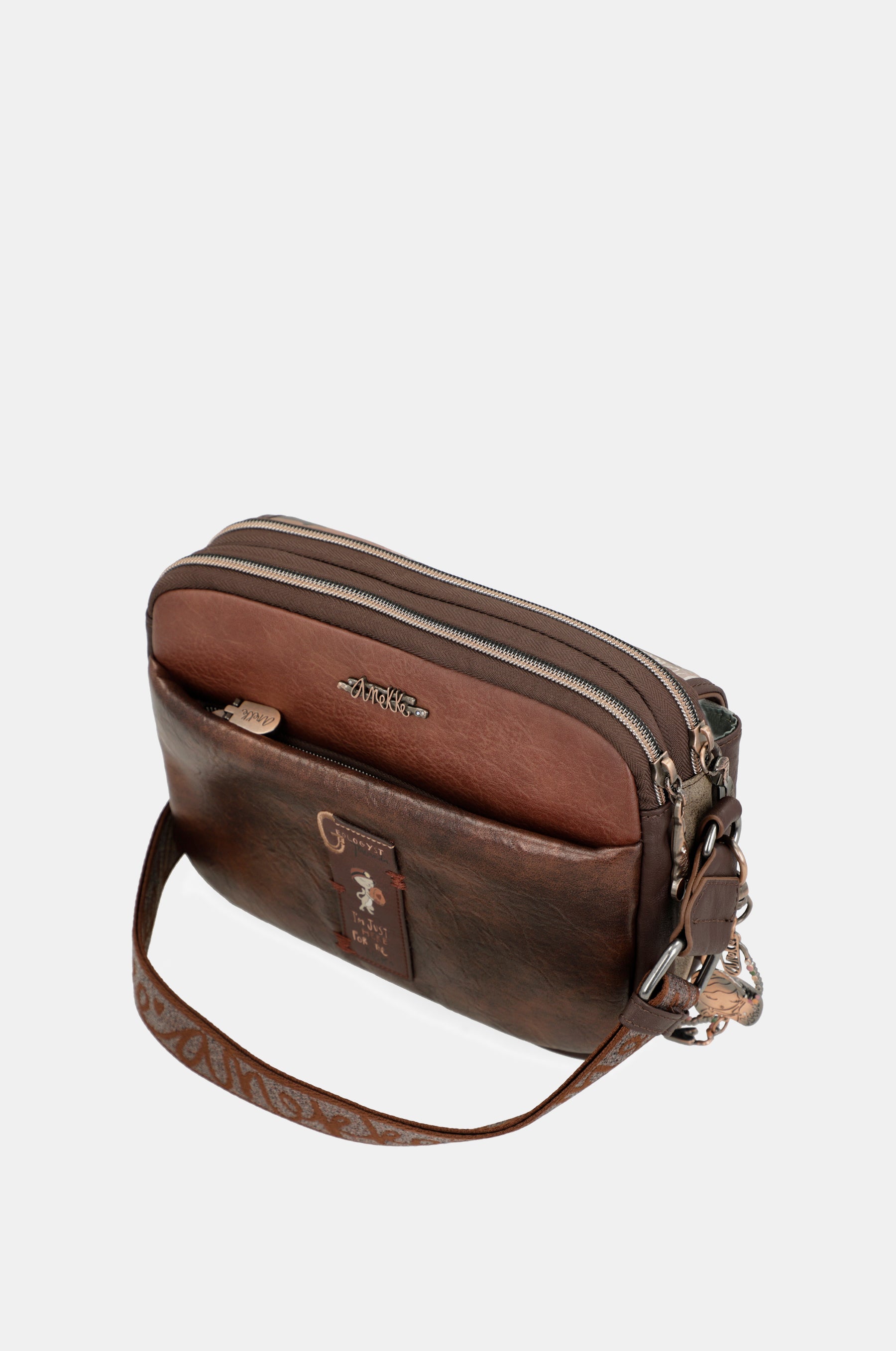 Outer crossbody bag with flap