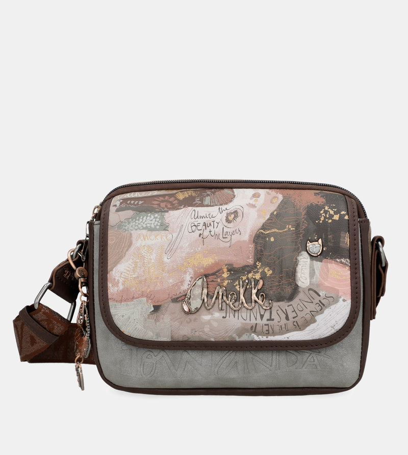 Outer crossbody bag with flap