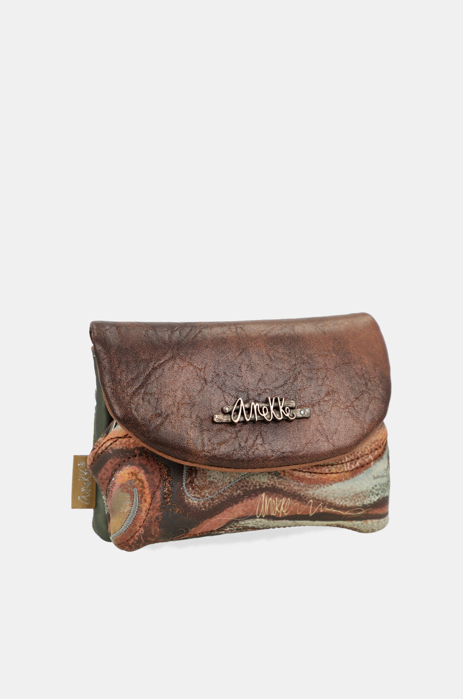 Outer coin purse with flap