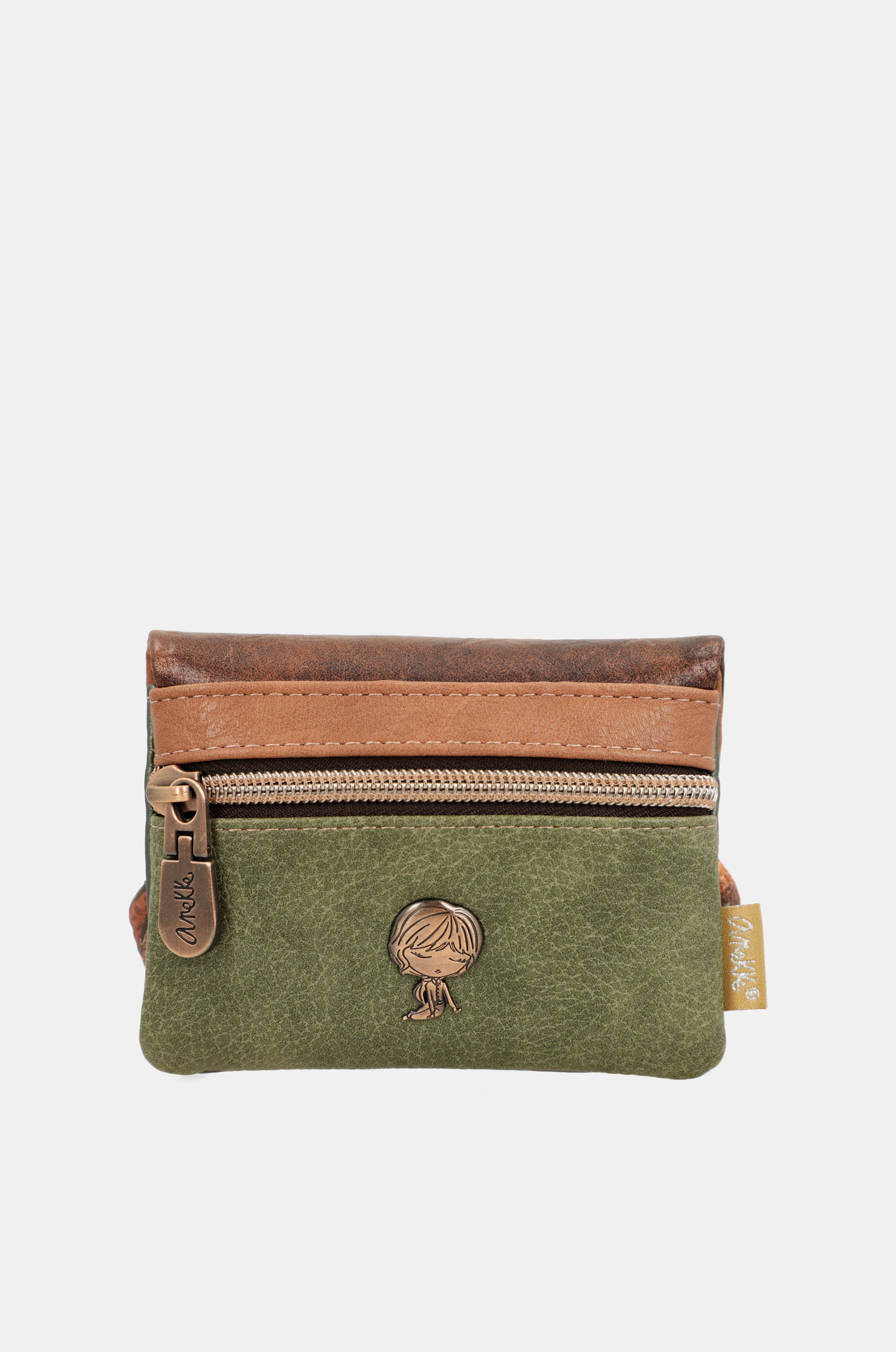 Outer coin purse with flap