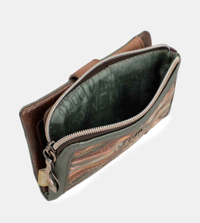 Outer medium wallet