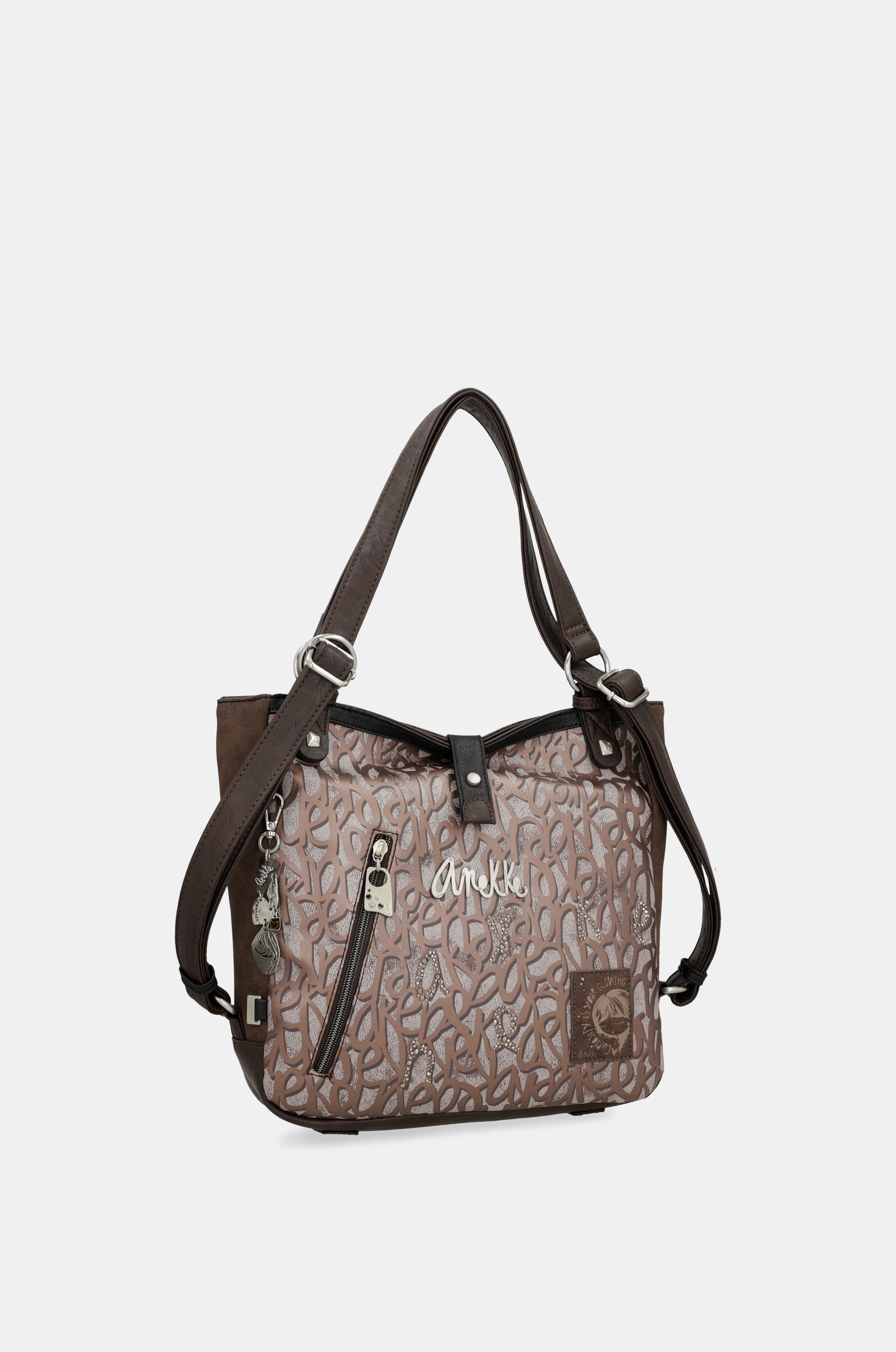 Mantle bag convertible into a backpack