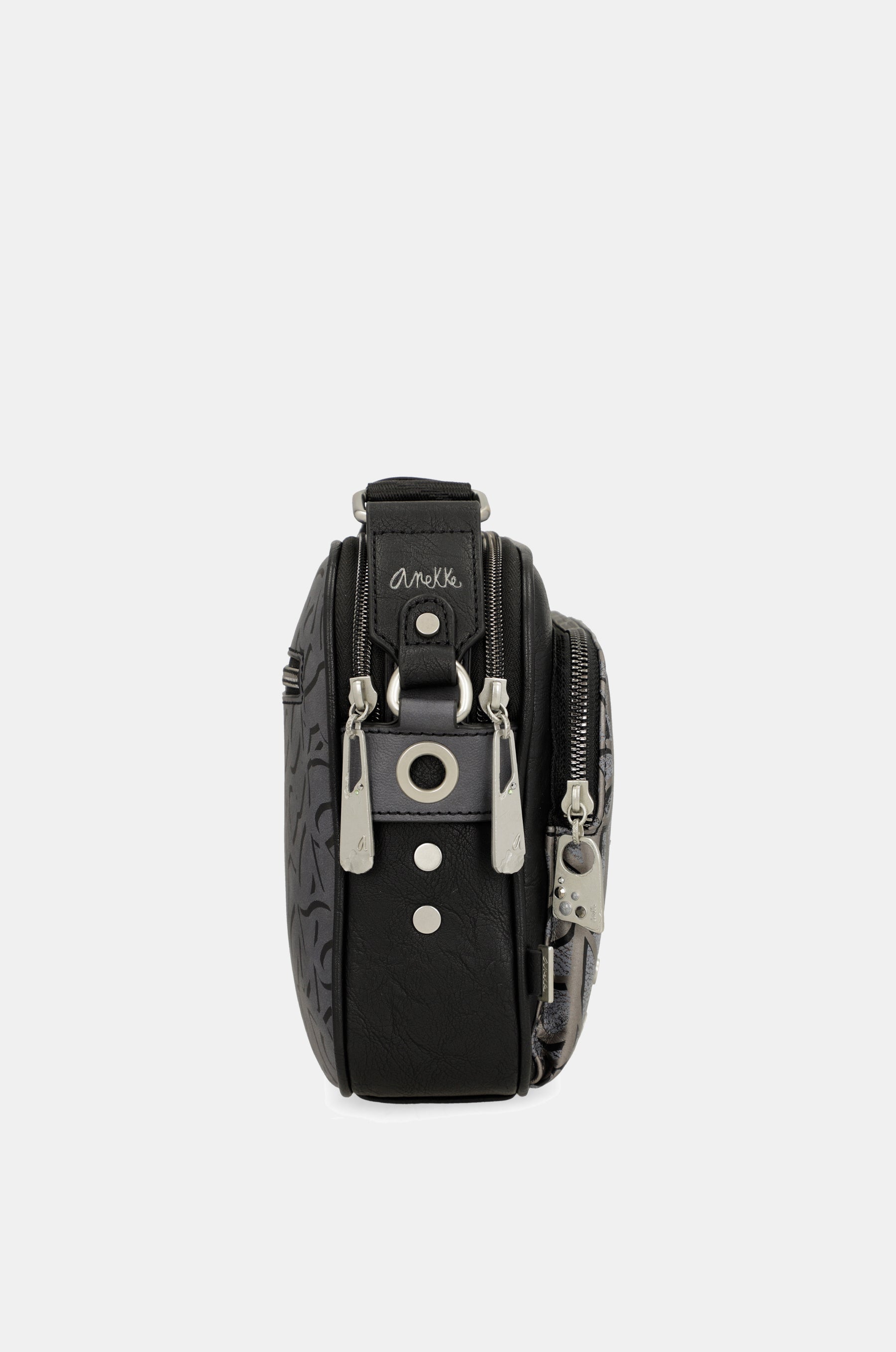 Crust medium crossbody bag with pockets