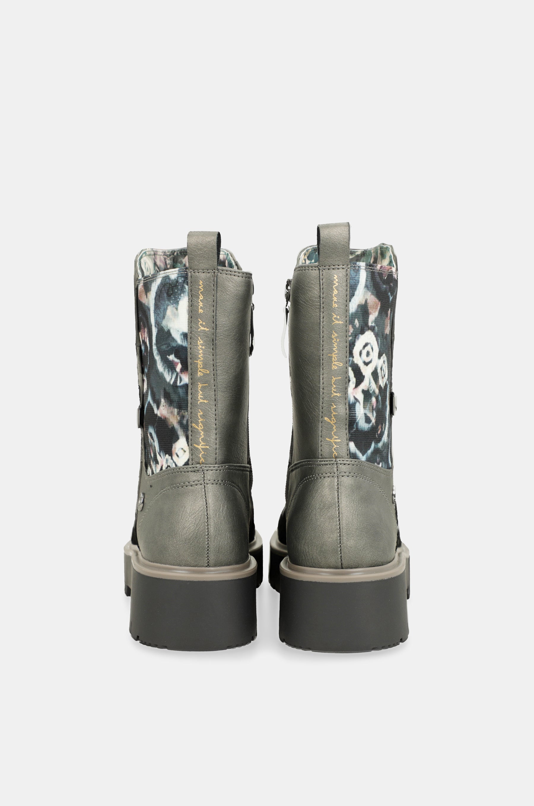 Manifesto black boots
