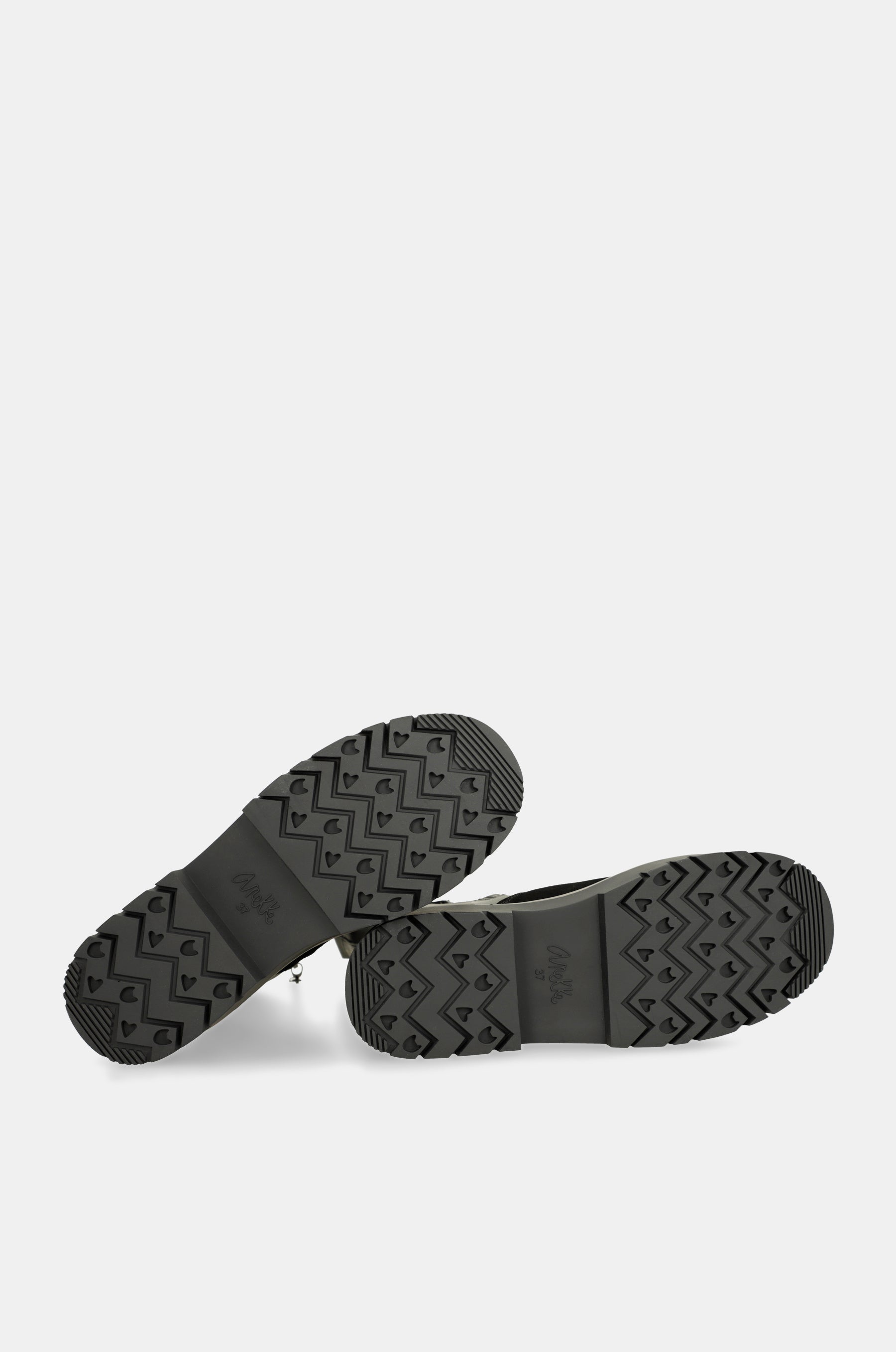 Manifesto black boots