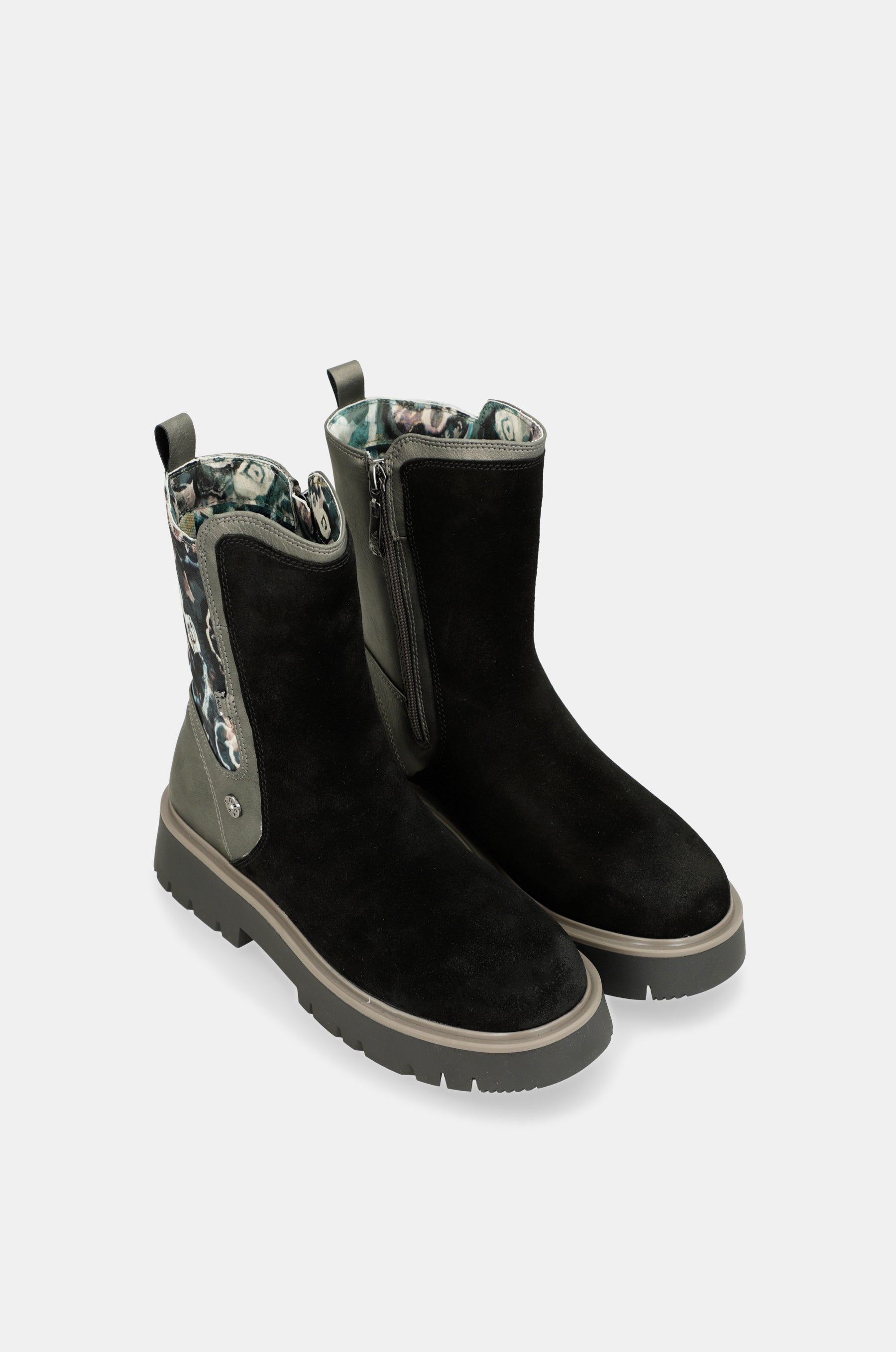 Manifesto black boots