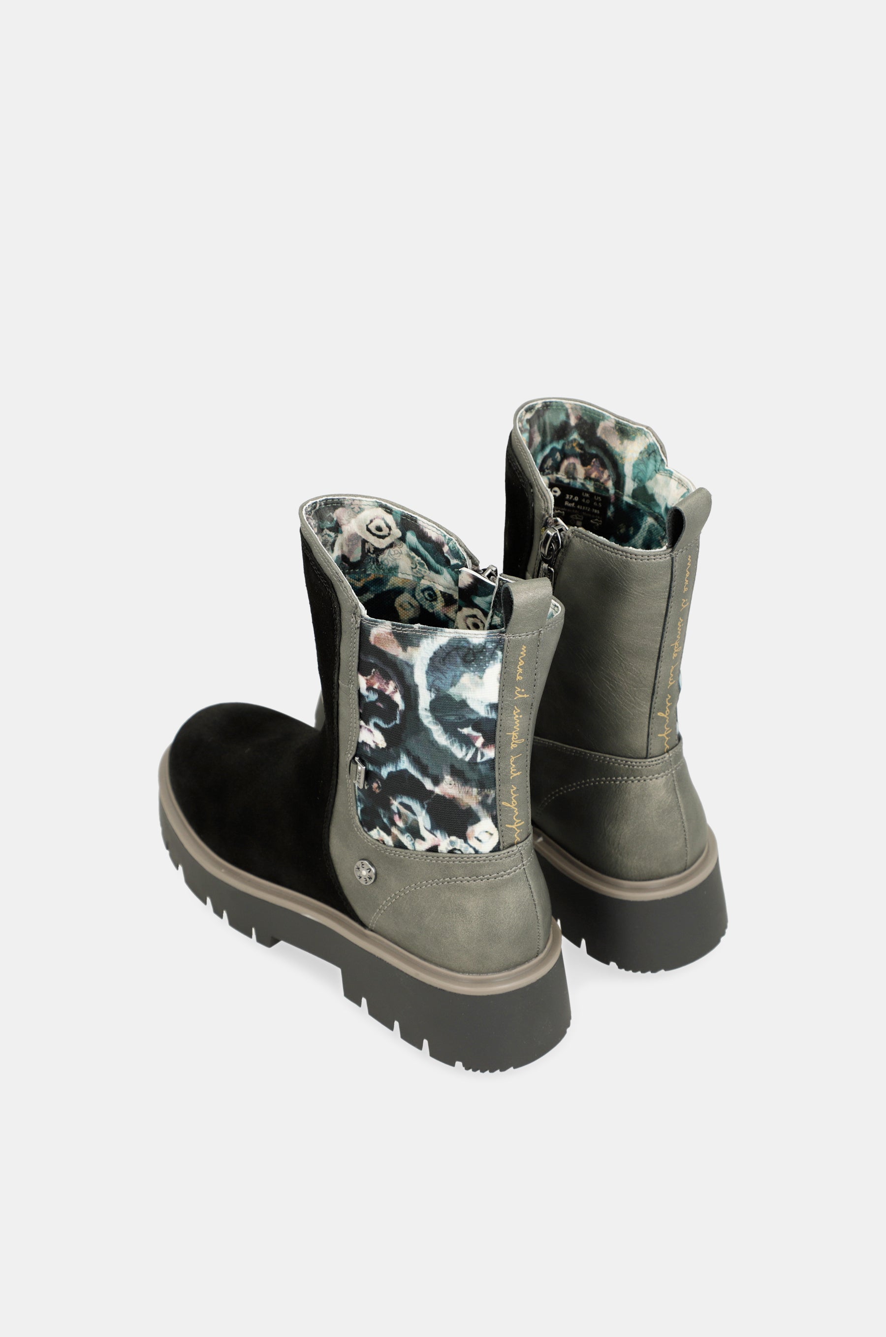 Manifesto black boots