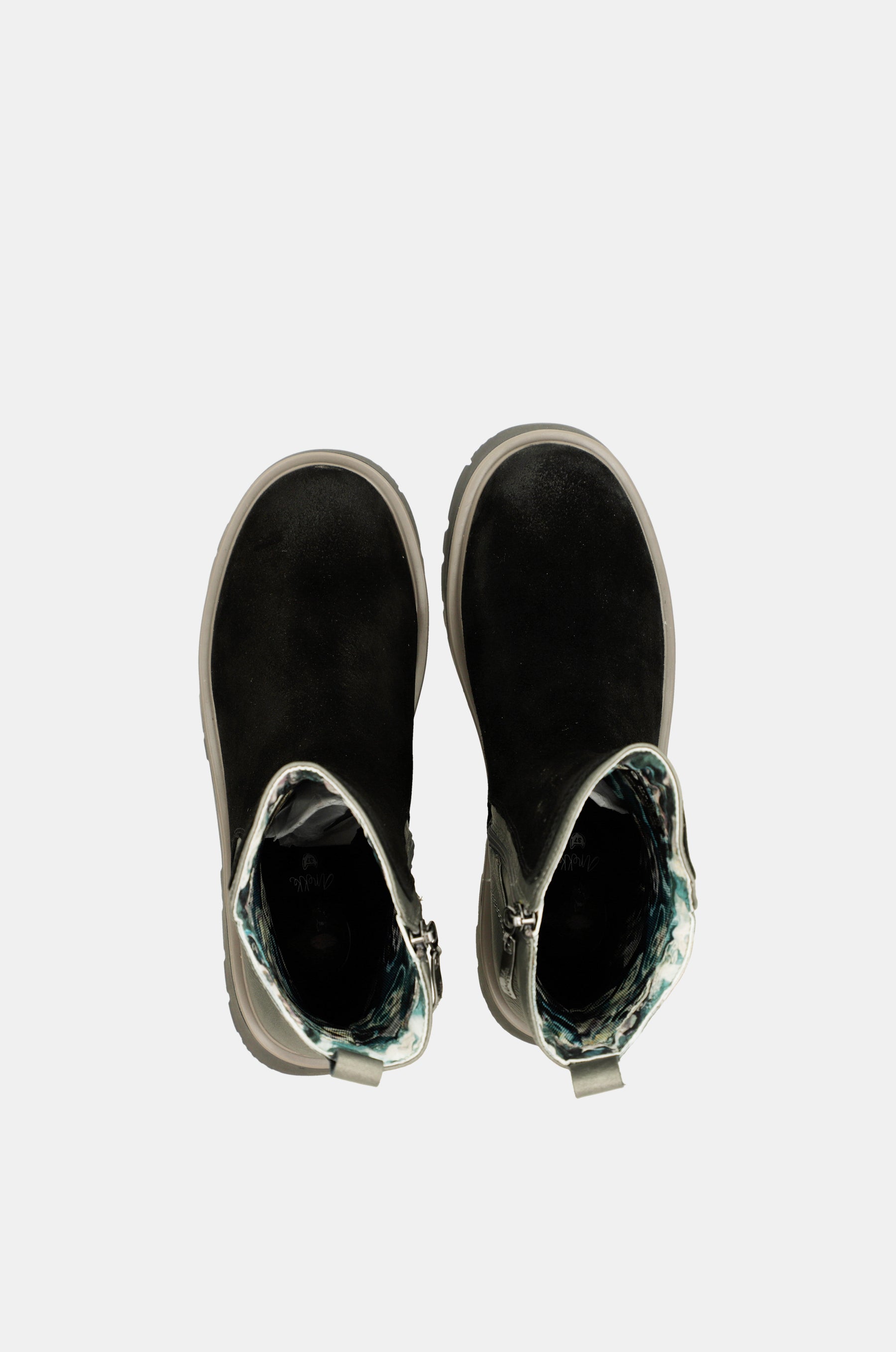 Manifesto black boots