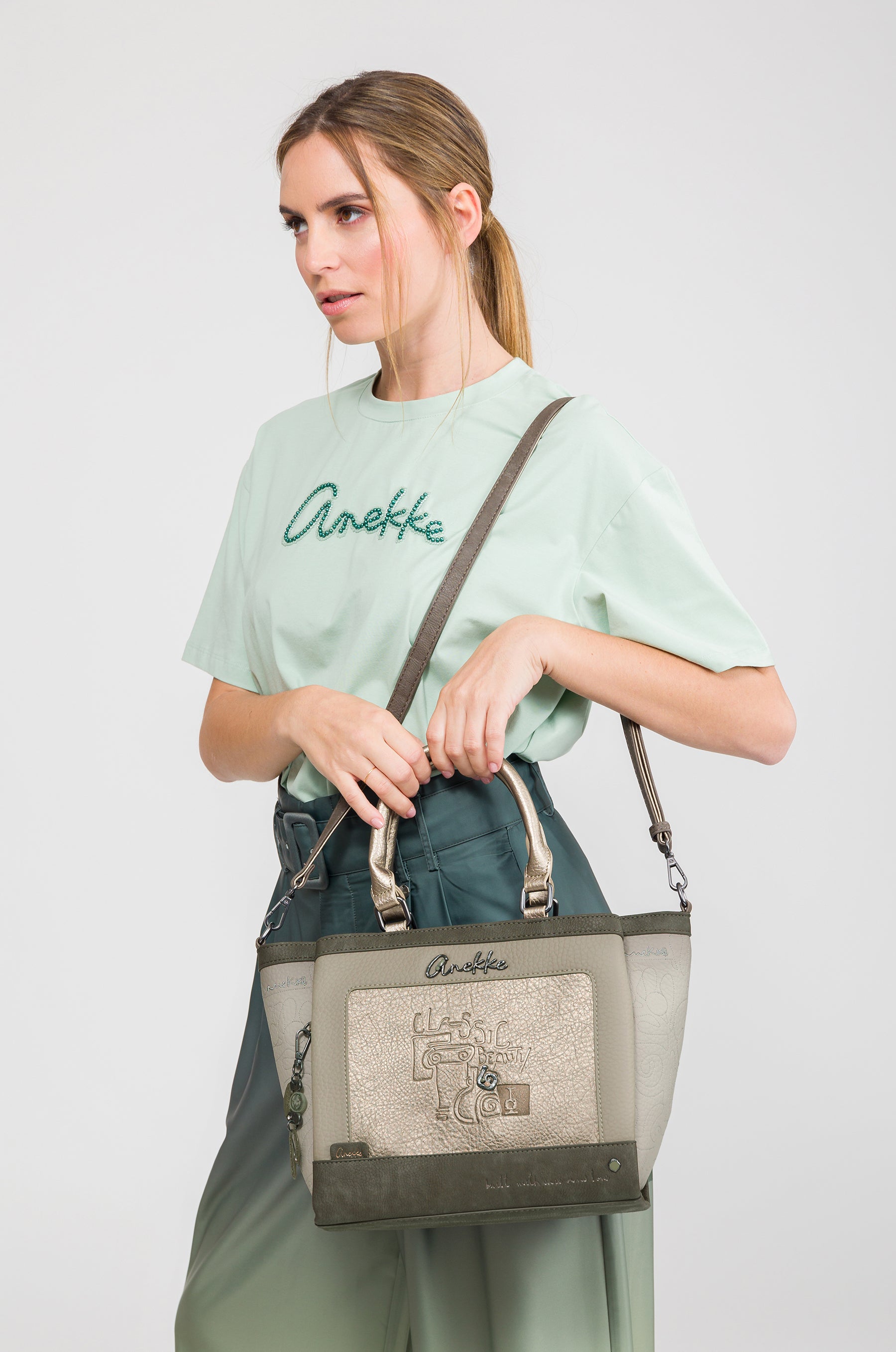 Short-handle bag Amphora