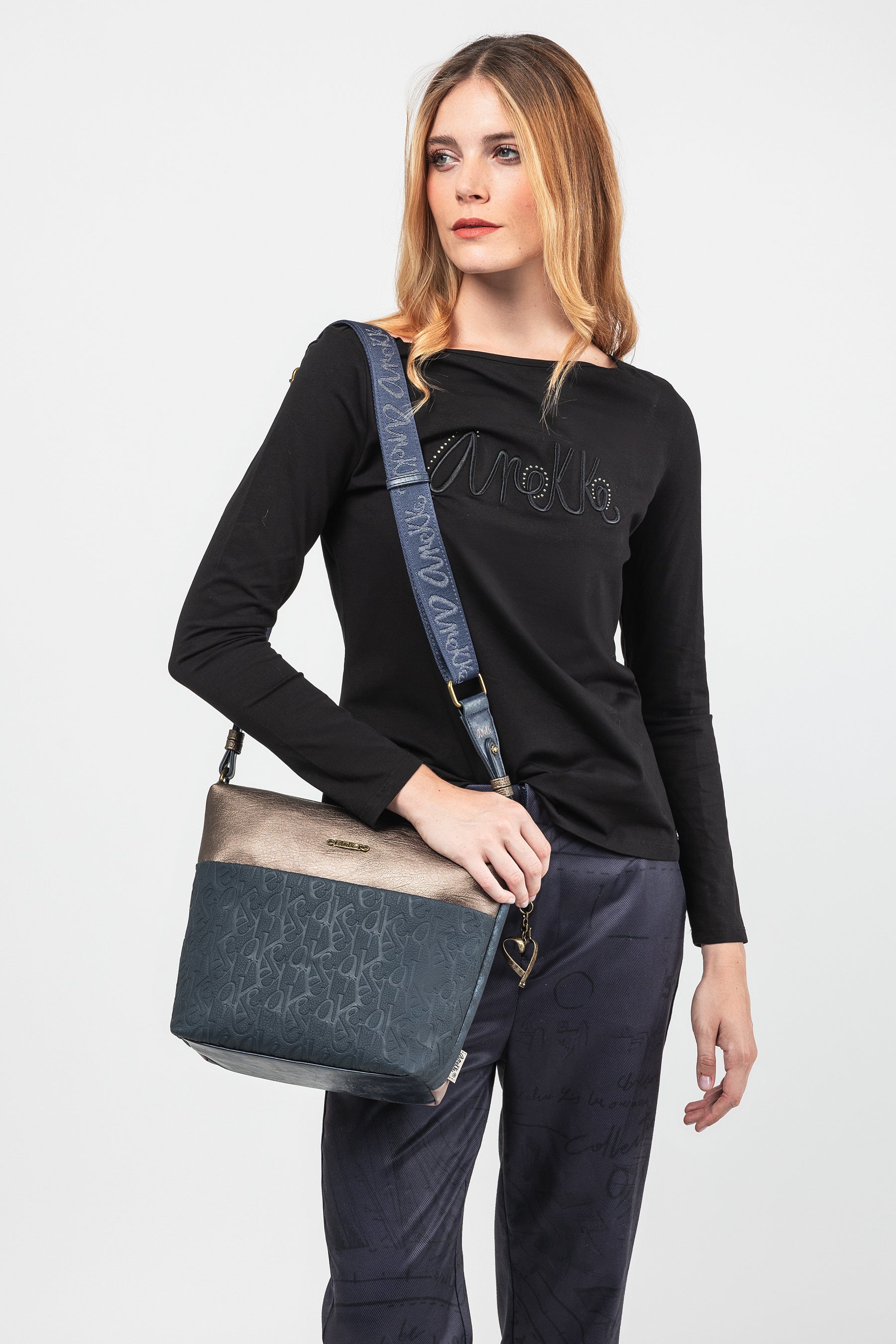 Studio large crossbody bag with front pocket