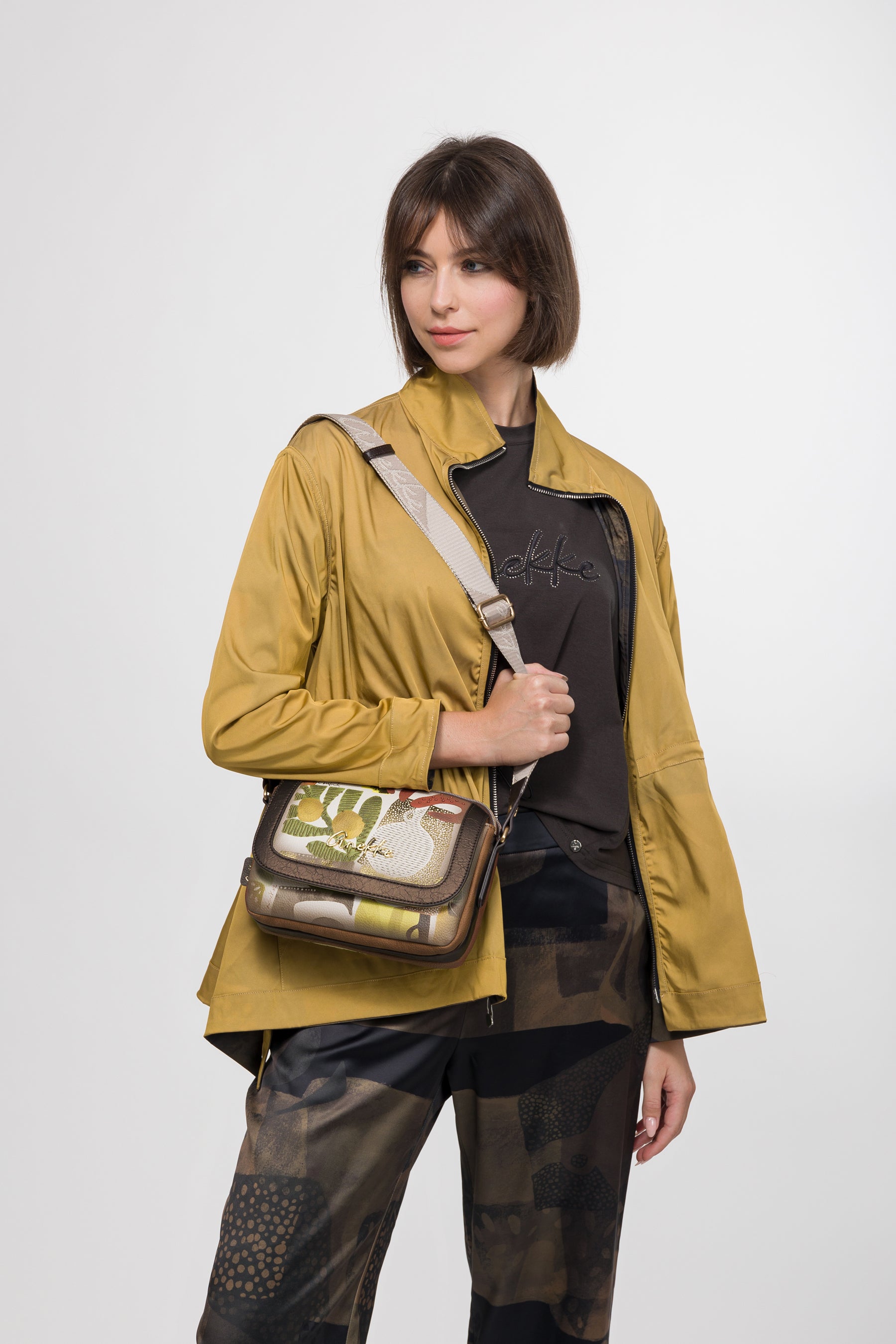 Crossbody bag Amphora with flap