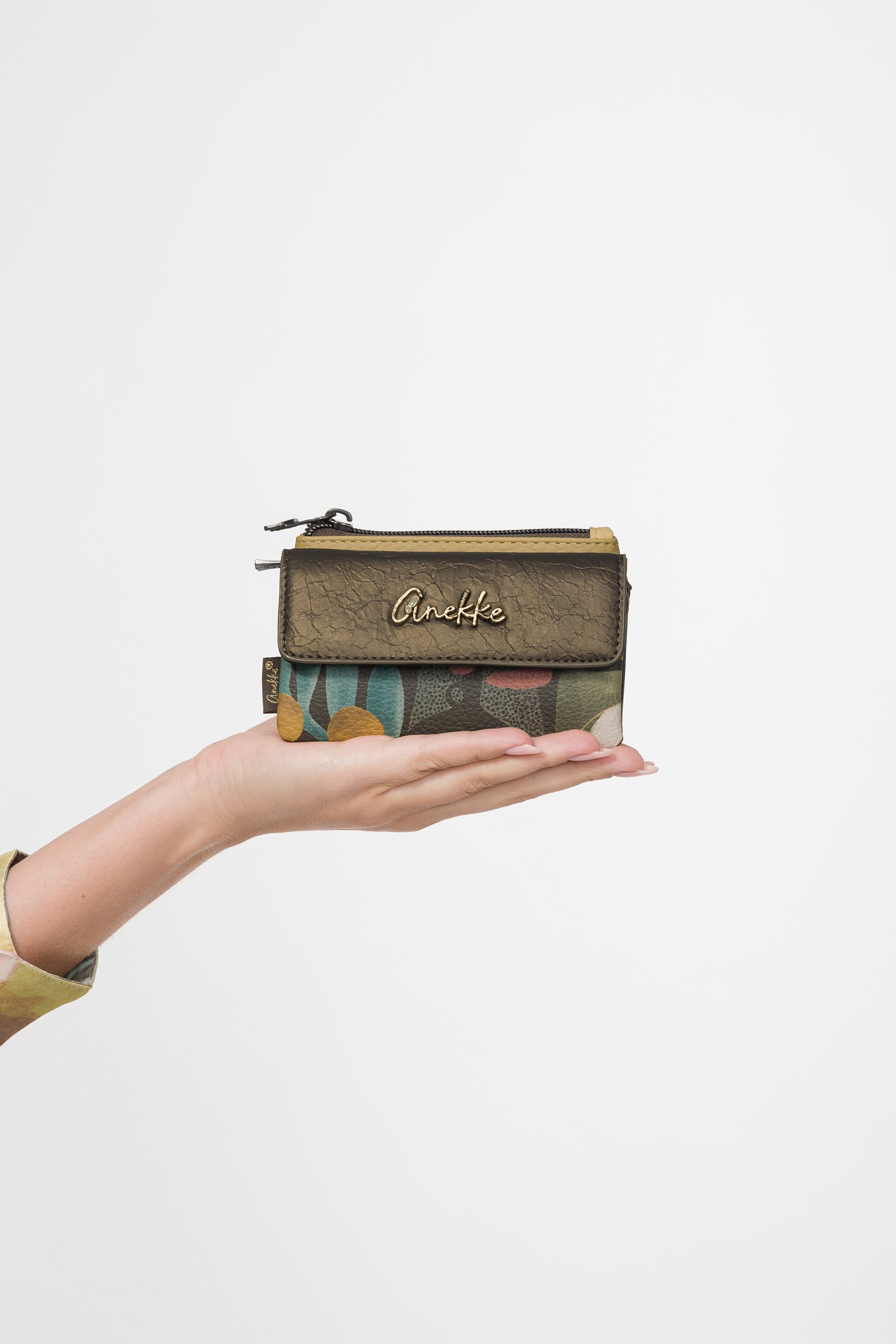 Purse Amphora with flap