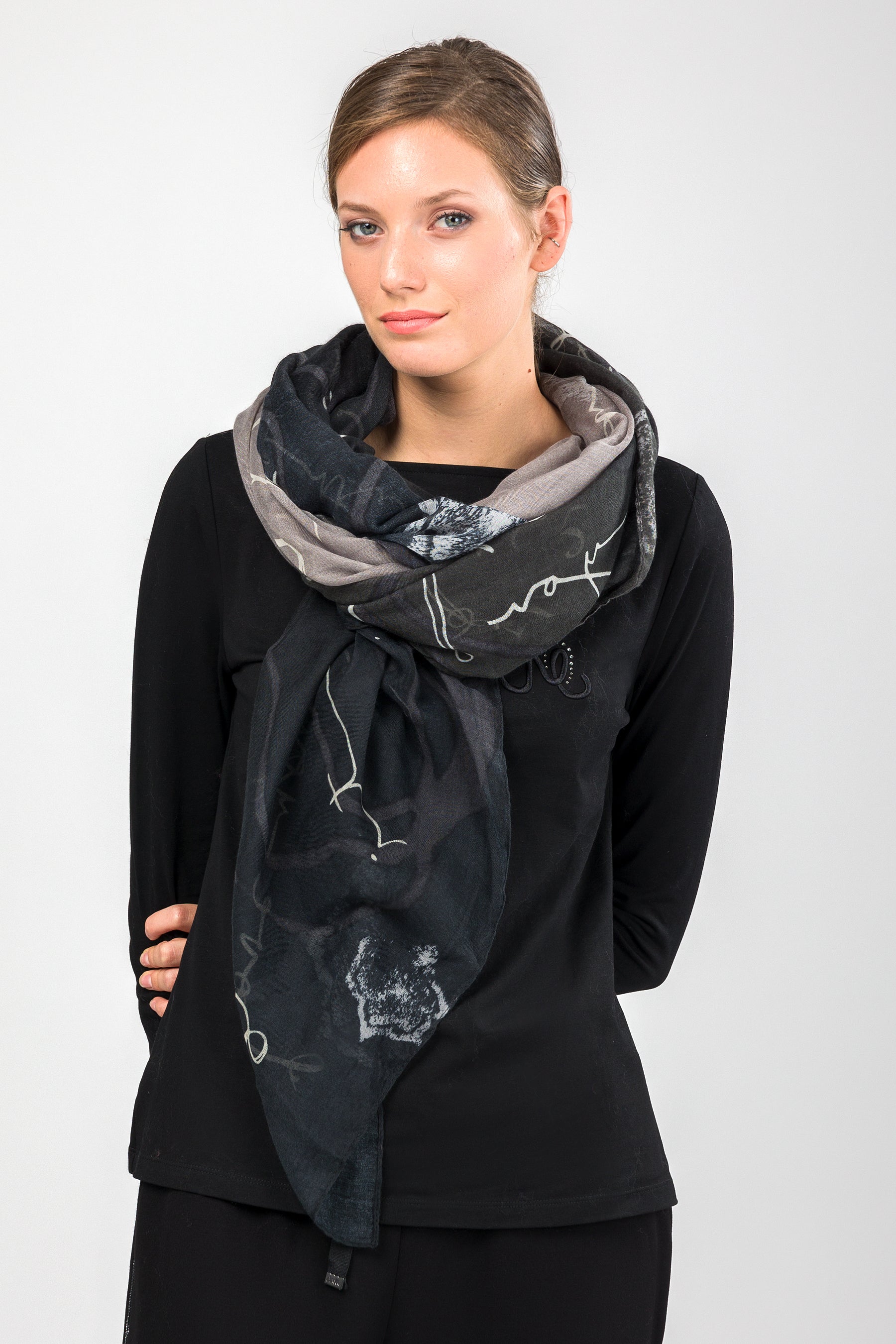 Manifesto scarf