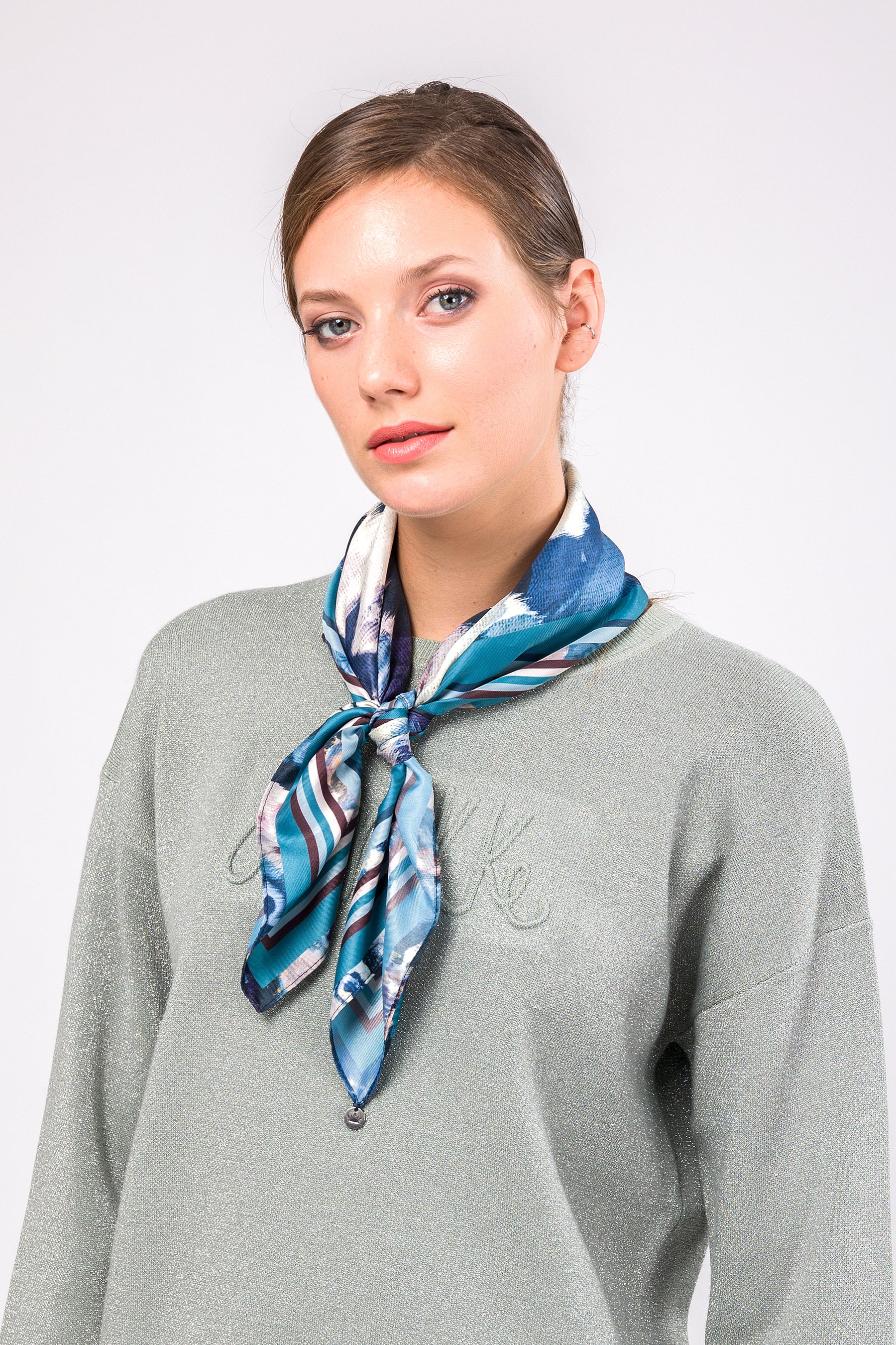 Real square scarf