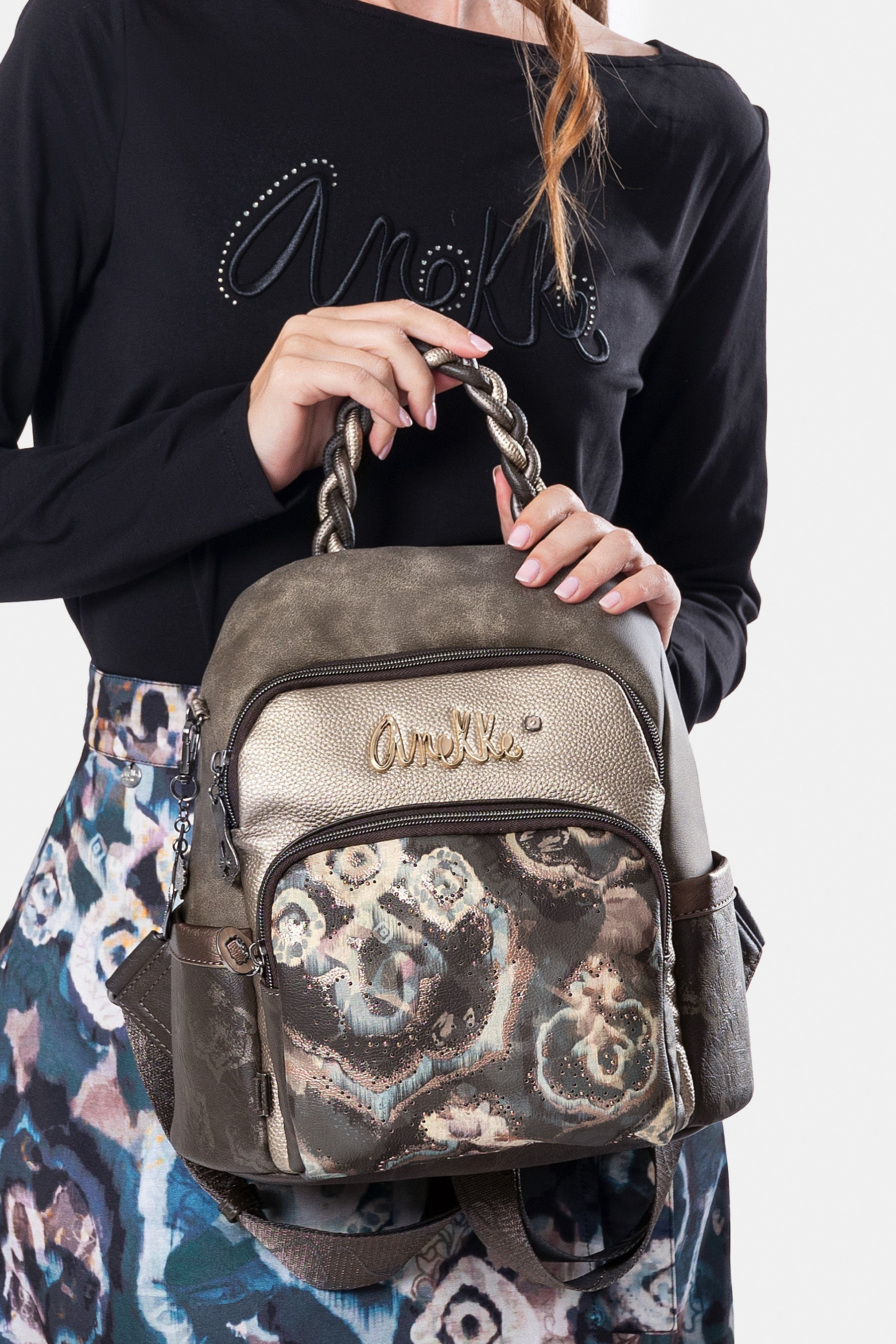 Manifesto anti-theft backpack