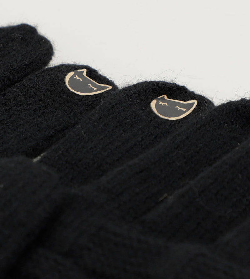 Black knit gloves