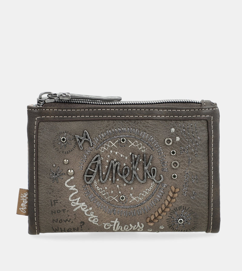 Rune wallet with two closures