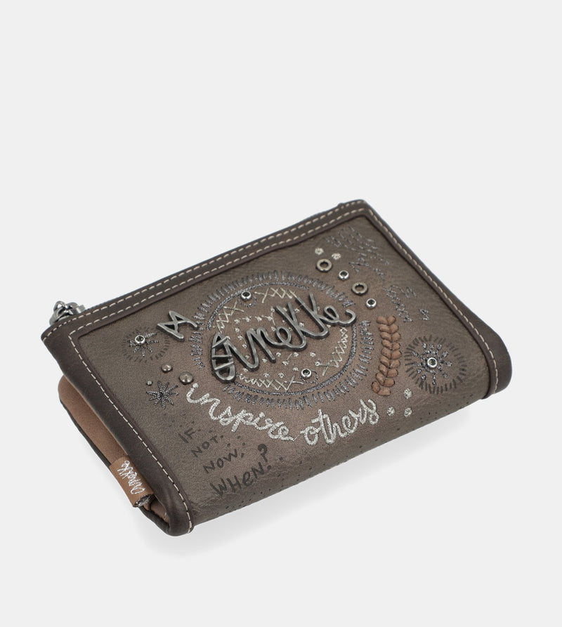 Rune wallet with two closures