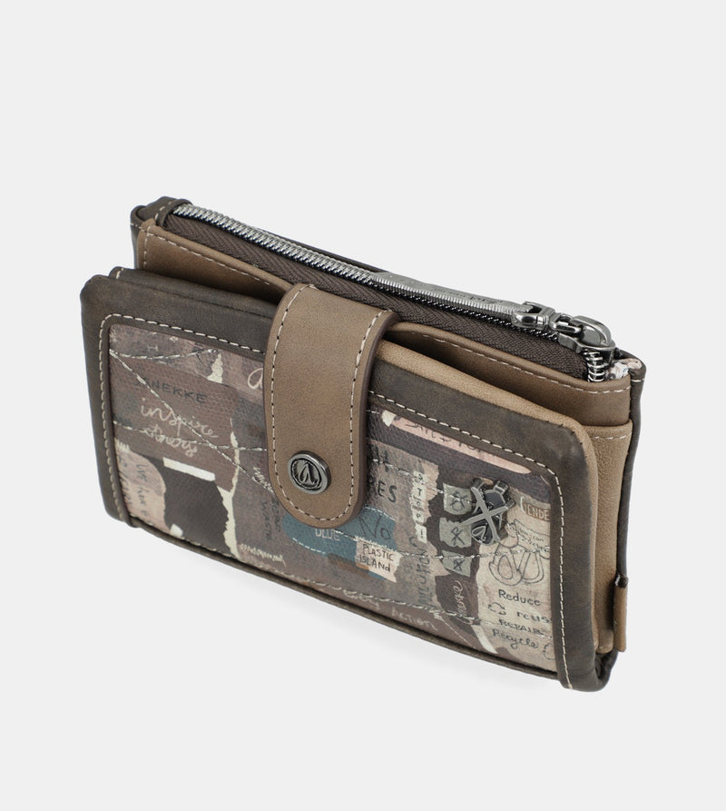 Rune wallet with two closures