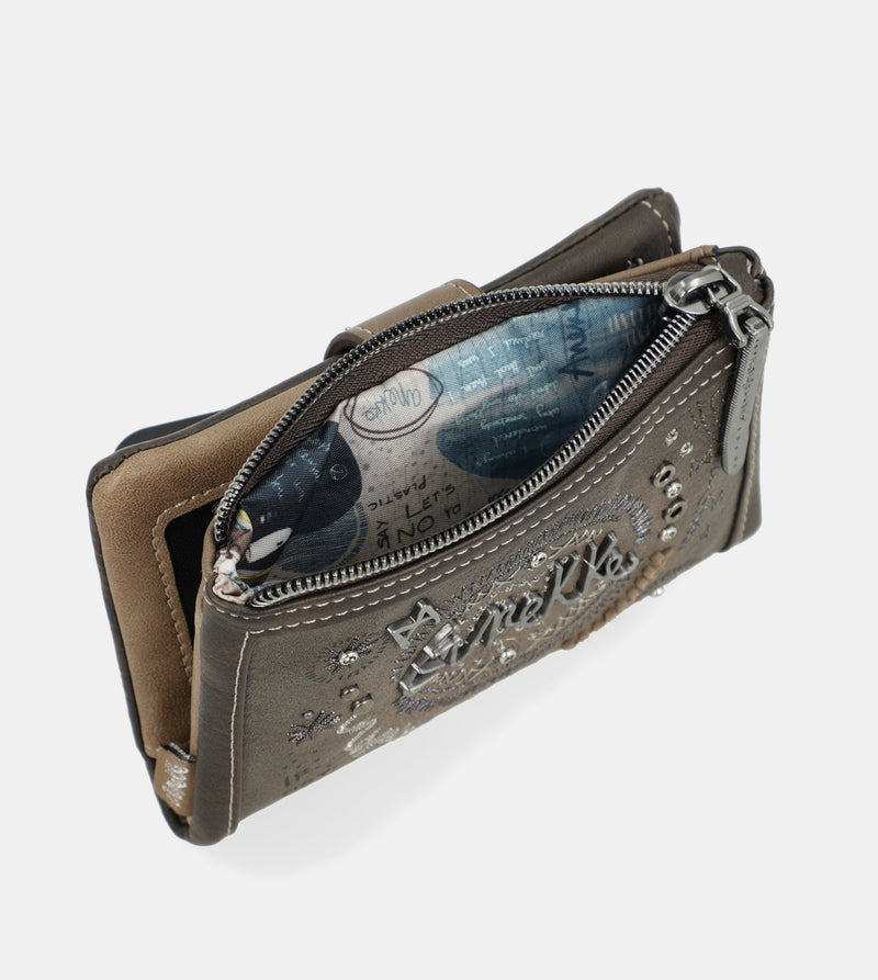 Rune wallet with two closures